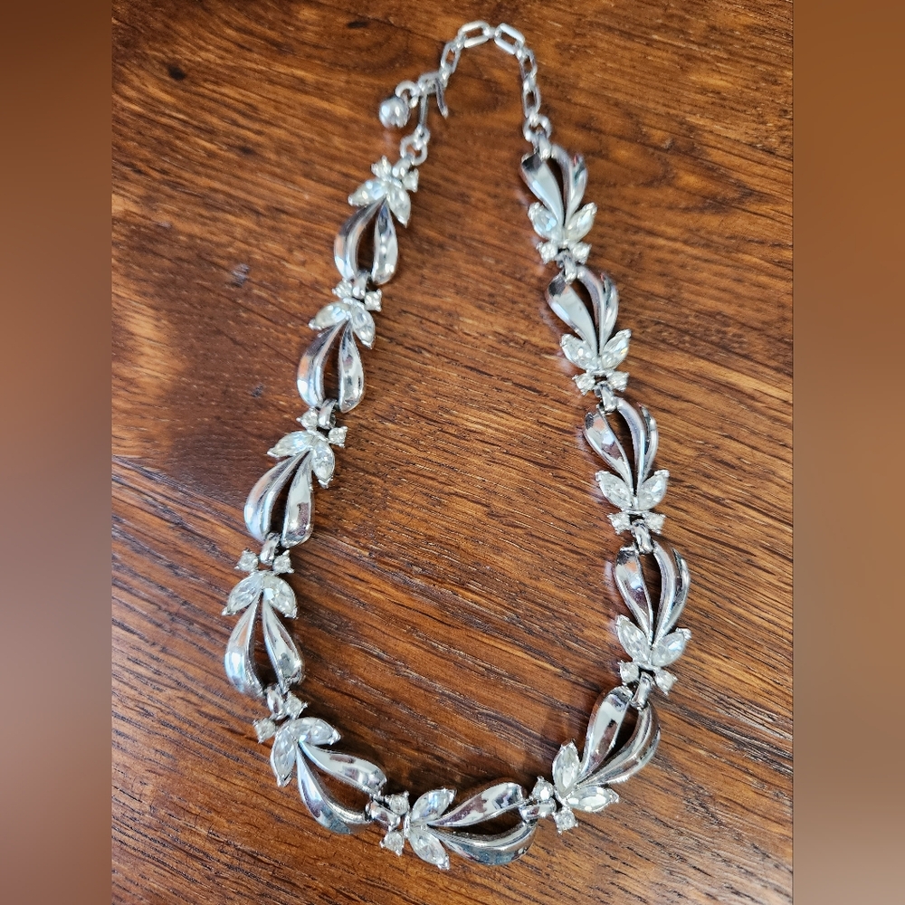 Vintage Silver & Rhinestone Necklace with earrings. UNIQUE. 14" BEAUTIFUL - Picture 4 of 7
